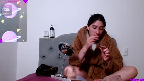 IG   OF red moonn online show from January 10, 10:39 am