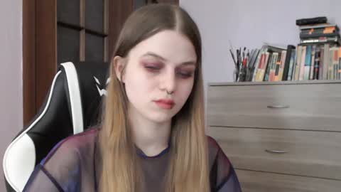 Lily online show from December 30, 6:20 am