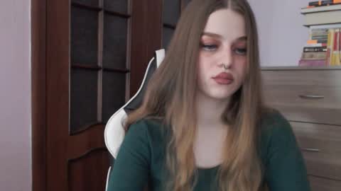 Lily online show from October 28, 2:04 am