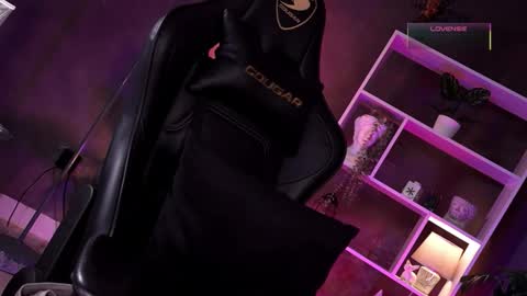 Red Jasmine online show from October 5, 1:37 am