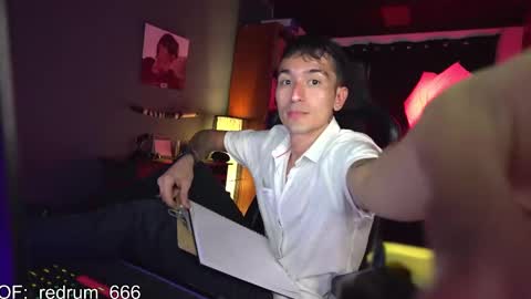 Red online show from March 3, 8:43 pm