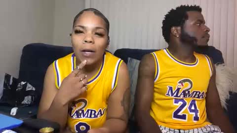 reekanddes online show from November 15, 5:16 am