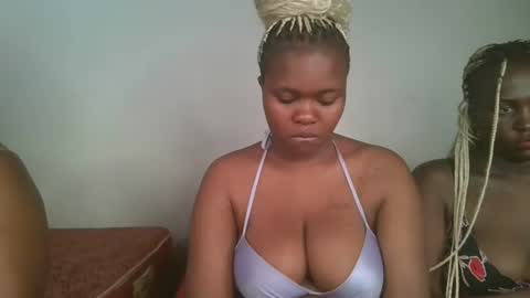 Snapshot of reenie_barbie chatting on February 12, 1:52 am barbie online show from February 12, 1:52 am