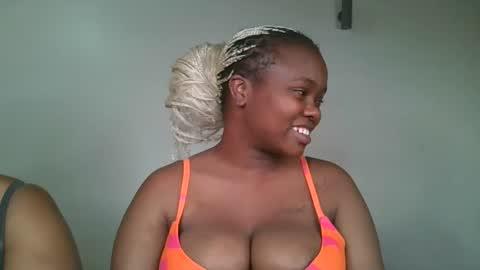 Snapshot of reenie_barbie chatting on February 16, 9:27 pm barbie online show from February 16, 9:27 pm