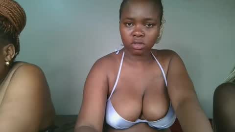 Snapshot of reenie_barbie chatting on February 17, 1:36 am barbie online show from February 17, 1:36 am