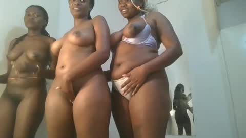 Snapshot of reenie_barbie chatting on February 25, 10:29 pm barbie online show from February 25, 10:29 pm