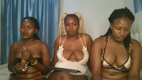 Snapshot of reenie_barbie chatting on February 26, 8:44 pm barbie online show from February 26, 8:44 pm