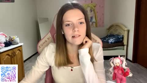 Snapshot of regeniastetson chatting on September 28, 3:06 pm Lucy online show from September 28, 3:06 pm