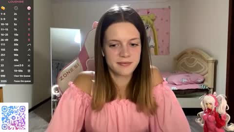 Snapshot of regeniastetson chatting on October 1, 3:18 pm Lucy online show from October 1, 3:18 pm