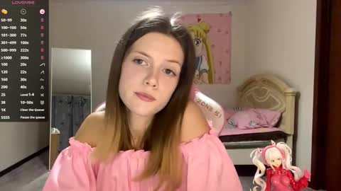 Snapshot of regeniastetson chatting on October 5, 3:21 pm Lucy online show from October 5, 3:21 pm