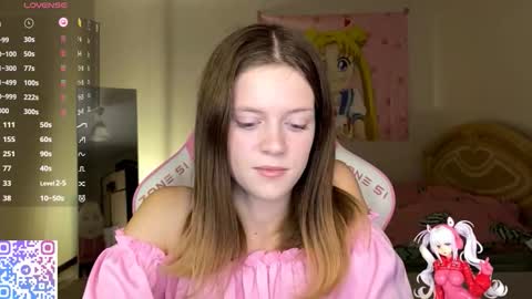 Snapshot of regeniastetson chatting on October 18, 2:40 pm Lucy online show from October 18, 2:40 pm