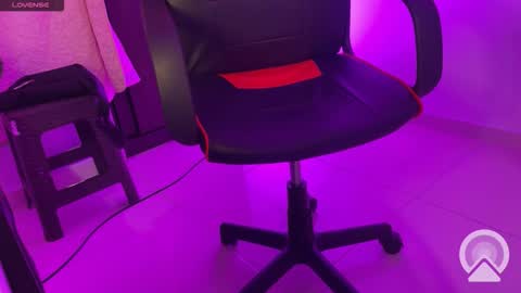 Snapshot of regina_mills_milk chatting on October 18, 2:36 am regina_mills_milk online show from October 18, 2:36 am