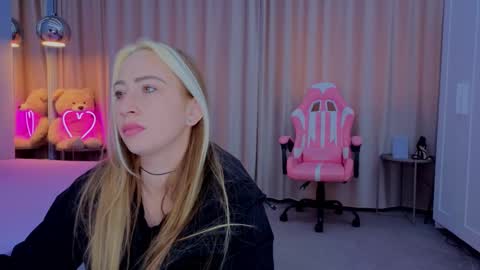 reina cummings online show from November 10, 7:18 am