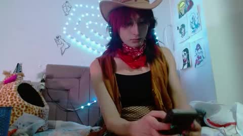 Snapshot of reiv_femboy chatting on December 16, 4:17 am reiv_femboy online show from December 16, 4:17 am