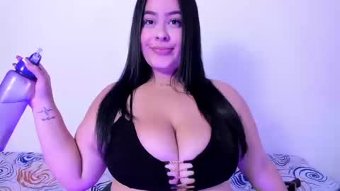 Snapshot of renata_reyes11 chatting on September 24, 8:01 pm Renata online show from September 24, 8:01 pm