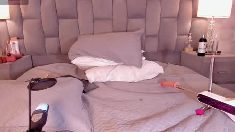 Riana online show from February 9, 8:11 am