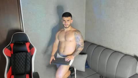 Snapshot of ricardogonzalez666 chatting on January 25, 3:40 am ricardogonzalez666 online show from January 25, 3:40 am