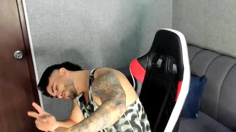 Snapshot of ricardogonzalez666 chatting on October 18, 2:36 am ricardogonzalez666 online show from October 18, 2:36 am