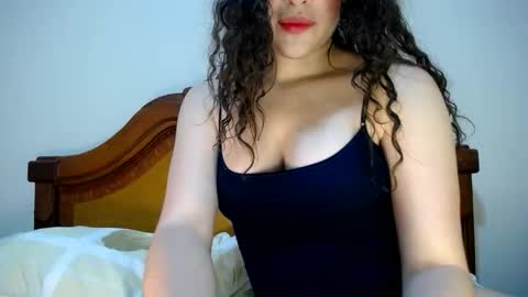 Snapshot of ricciolina___ chatting on November 19, 6:30 pm Tina online show from November 19, 6:30 pm