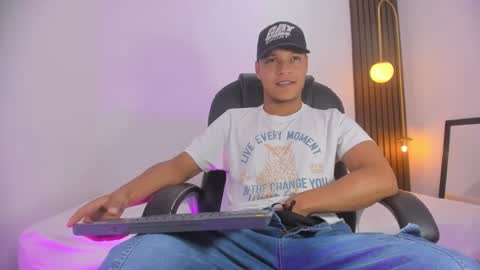 Ricky  online show from December 19, 9:17 pm