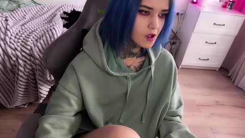   DianaBrite            fansl y online show from March 10, 12:37 pm