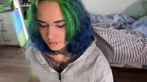   DianaBrite            fansl y online show from September 25, 1:15 pm