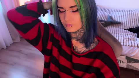   DianaBrite            fansl y online show from October 3, 12:57 pm