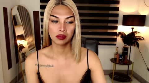 riri online show from February 4, 7:18 am