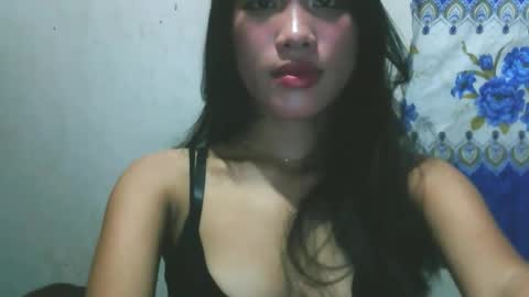 Snapshot of riyu77 chatting on December 15, 2:05 am riyu77 online show from December 15, 2:05 am