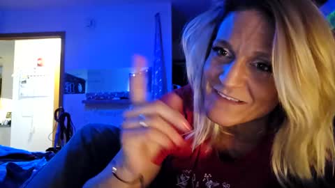 Snapshot of rjeanr chatting on March 3, 7:17 pm Randiz online show from March 3, 7:17 pm