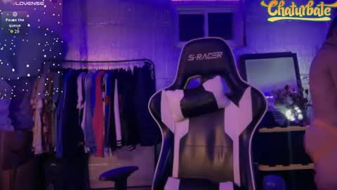 Snapshot of robertcicijr21 chatting on October 19, 2:01 am Robert Cici Jr. online show from October 19, 2:01 am