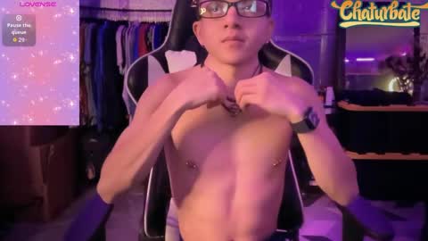 Snapshot of robertcicijr21 chatting on October 27, 1:53 am Robert Cici Jr. online show from October 27, 1:53 am