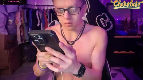 Snapshot of robertcicijr21 chatting on November 20, 4:12 am Robert Cici Jr. online show from November 20, 4:12 am