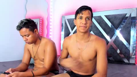 Robert Miller And Mael Thompson  online show from December 7, 4:42 am