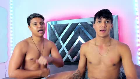 Robert Miller And Mael Thompson  online show from January 6, 4:36 am