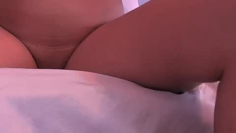 Snapshot of roberts_kloe chatting on January 24, 8:43 pm Roberts kloe online show from January 24, 8:43 pm