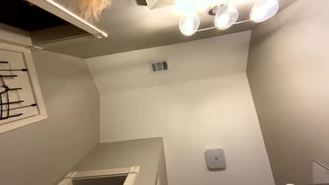 Snapshot of roblatino12 chatting on February 11, 10:18 pm roblatino12 online show from February 11, 10:18 pm