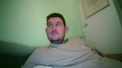 Robin online show from November 3, 9:16 pm