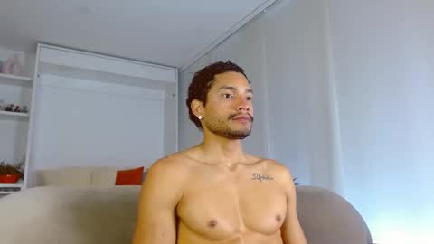 Snapshot of roby_millerr chatting on February 12, 3:05 pm roby_millerr online show from February 12, 3:05 pm