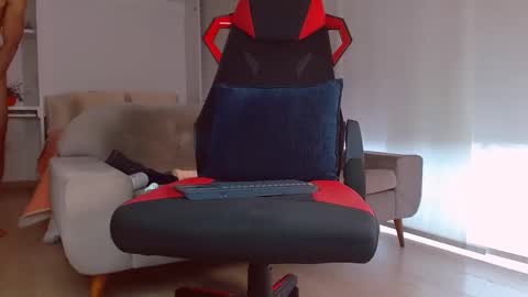 Snapshot of roby_millerr chatting on February 13, 9:49 pm roby_millerr online show from February 13, 9:49 pm