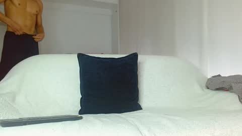 Snapshot of roby_millerr chatting on February 19, 6:32 pm roby_millerr online show from February 19, 6:32 pm