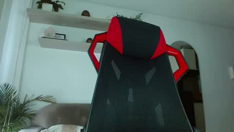 Snapshot of roby_millerr chatting on September 20, 12:28 pm roby_millerr online show from September 20, 12:28 pm