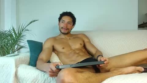 Snapshot of roby_millerr chatting on October 5, 7:34 pm roby_millerr online show from October 5, 7:34 pm