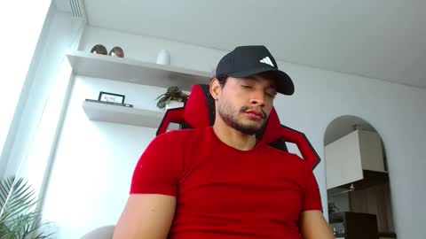 Snapshot of roby_millerr chatting on October 11, 7:01 pm roby_millerr online show from October 11, 7:01 pm