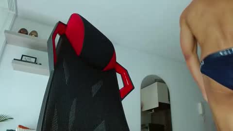 Snapshot of roby_millerr chatting on October 21, 3:35 pm roby_millerr online show from October 21, 3:35 pm