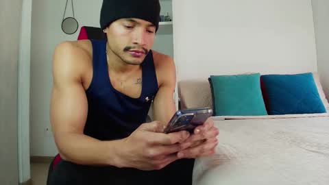 Snapshot of roby_millerr chatting on November 4, 8:08 pm roby_millerr online show from November 4, 8:08 pm