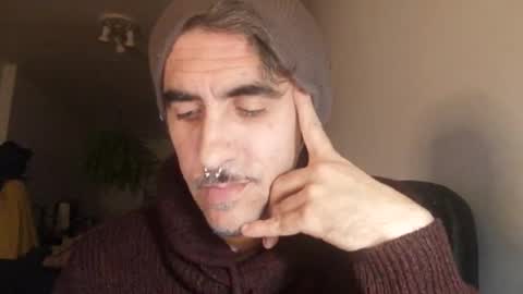 robynhotchilli online show from December 4, 1:59 am