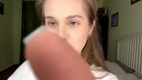 Snapshot of rolandaslatten chatting on December 14, 7:14 am Mia online show from December 14, 7:14 am