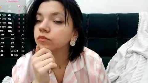 Snapshot of romeliahastert chatting on October 3, 9:06 am Anica online show from October 3, 9:06 am