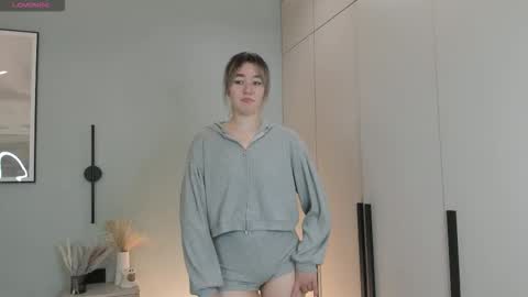 Mia online show from November 24, 9:20 am